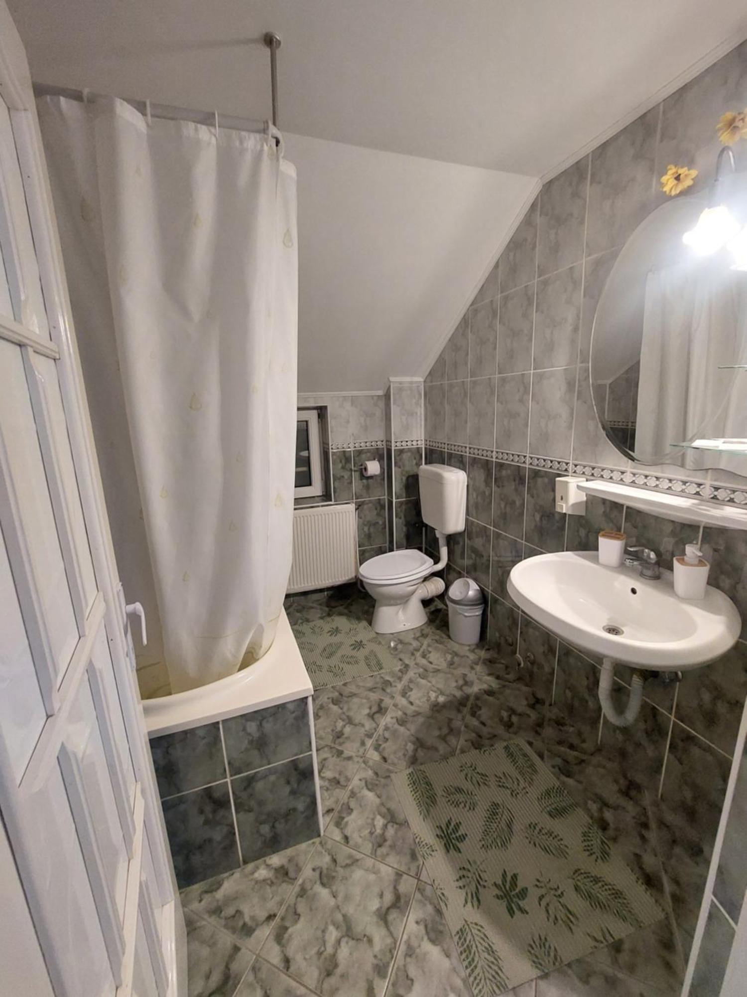 Steaua Nordului Hotel Târgu Neamț Eksteriør billede